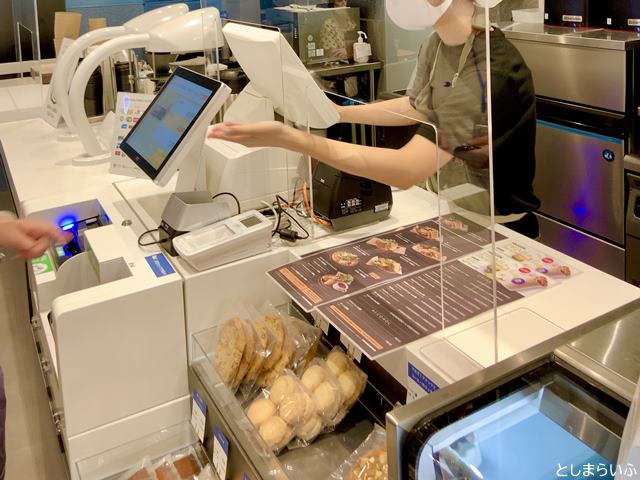 池袋カフェカルディーノ カウンター