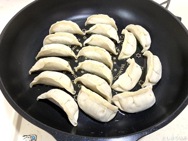 餃子の雪松 作り方 冷凍のまま並べる