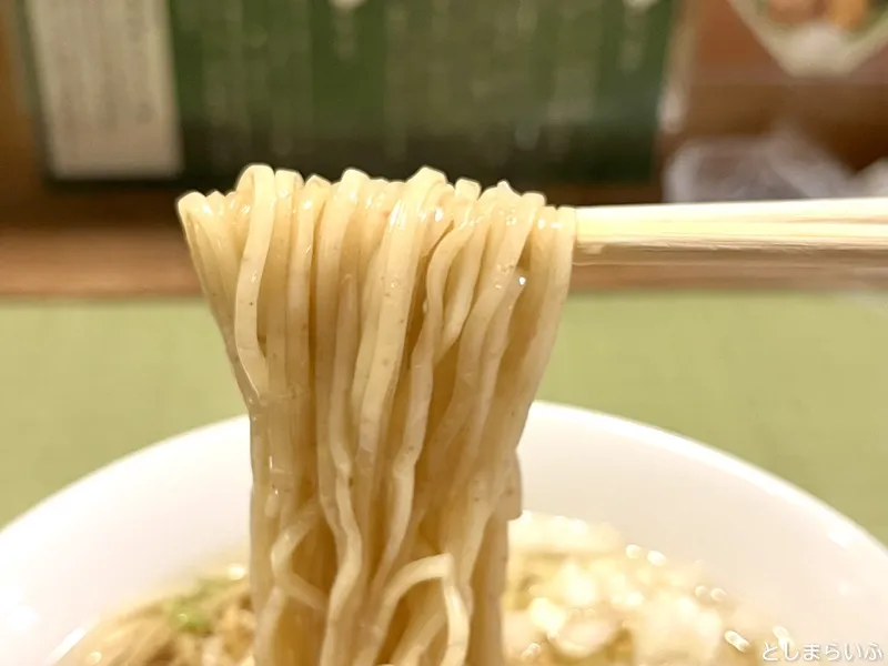 らーめん鴨＆葱 麺のアップ