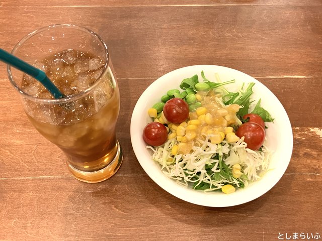 ケニーズハウスカフェ サンシャイン池袋店 サラダとドリンク