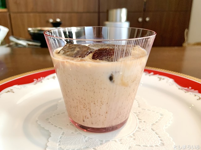 キッサメ ストロベリーフレーバーのアイスカフェオレ