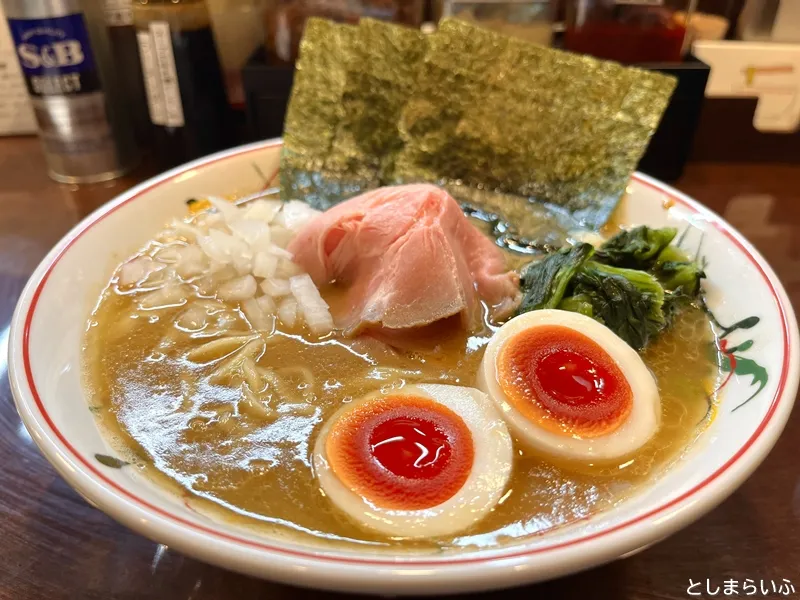 こいけのいえけい 豚骨醤油ラーメンのアップ