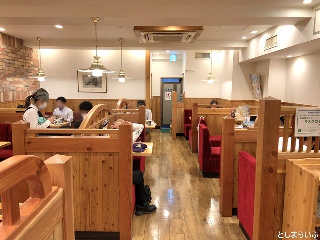 コメダ珈琲 池袋西口店 店内