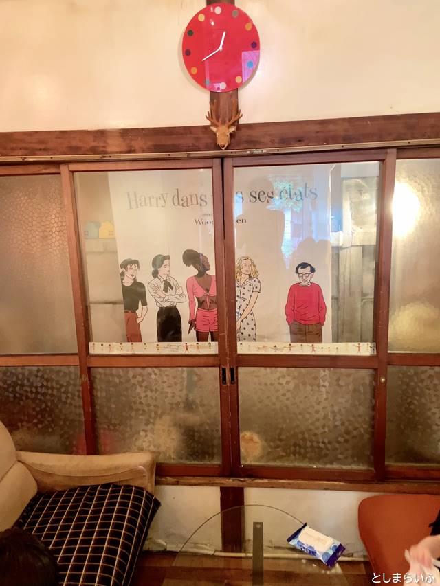 カフェ lamp 店内の時計