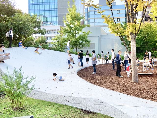 南池袋公園の遊具 滑り台