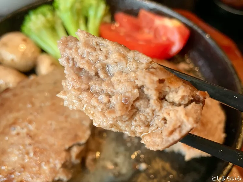 鶏と鉄板焼 宮本 ハンバーグのアップ