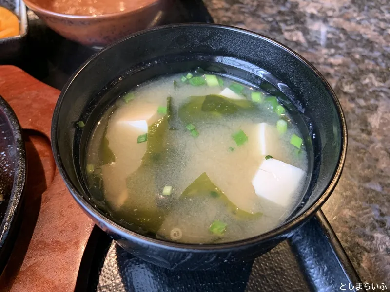 鶏と鉄板焼 宮本 ランチの味噌汁