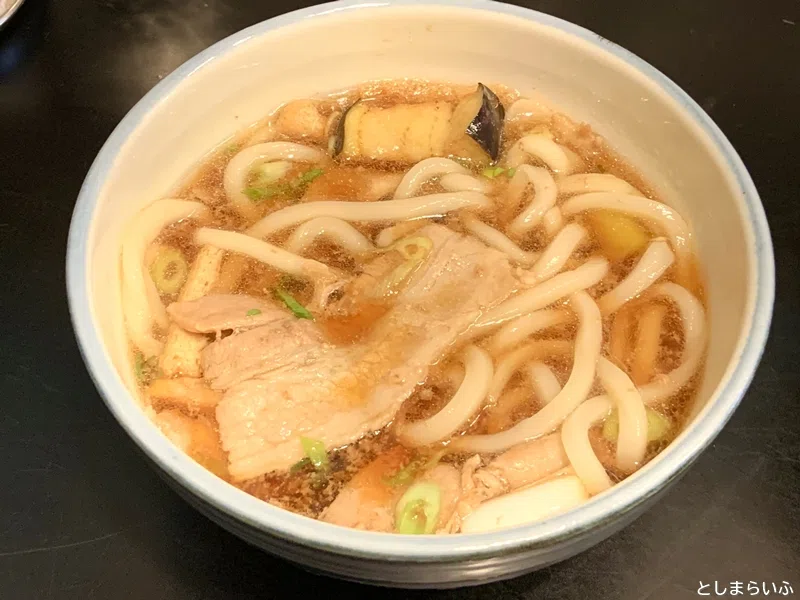 肉汁うどん奥村 肉汁うどんにうどんを入れたところ