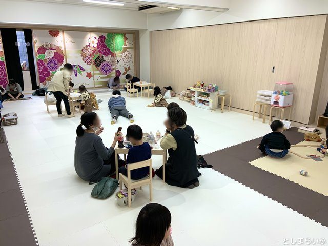 親子でにぎわう「ことのはうす」