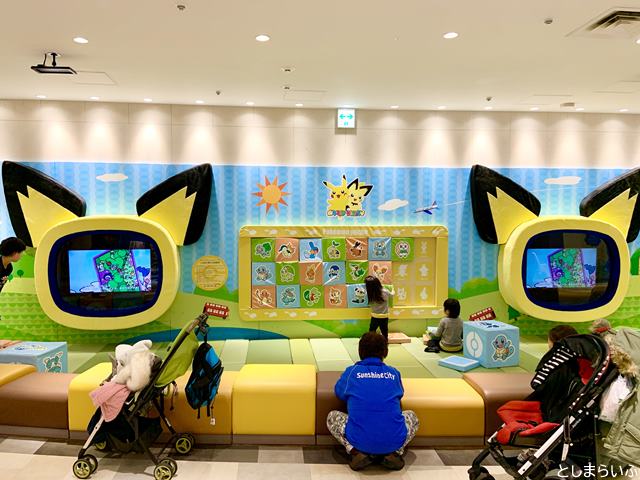 サンシャインアルパ ポケモンのキッズスペースで遊ぶ子供