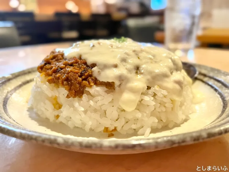 日曜日のタッキーマッキーカレー チーズキーマカレー 横から見たところ