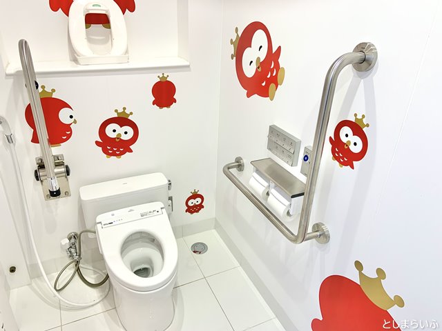 イケサンパーク こどもトイレの中