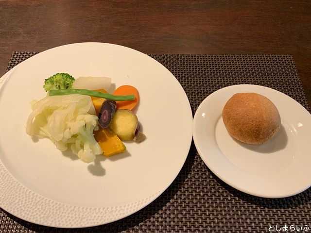 ウナボルタ Una Volta 温野菜とパン